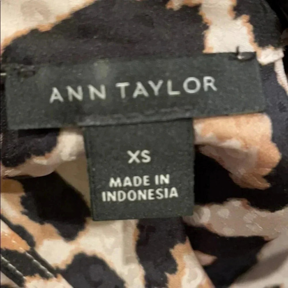 Ann Taylor Animal Print Bow Tie Blouse Career Work - Picture 4 of 5